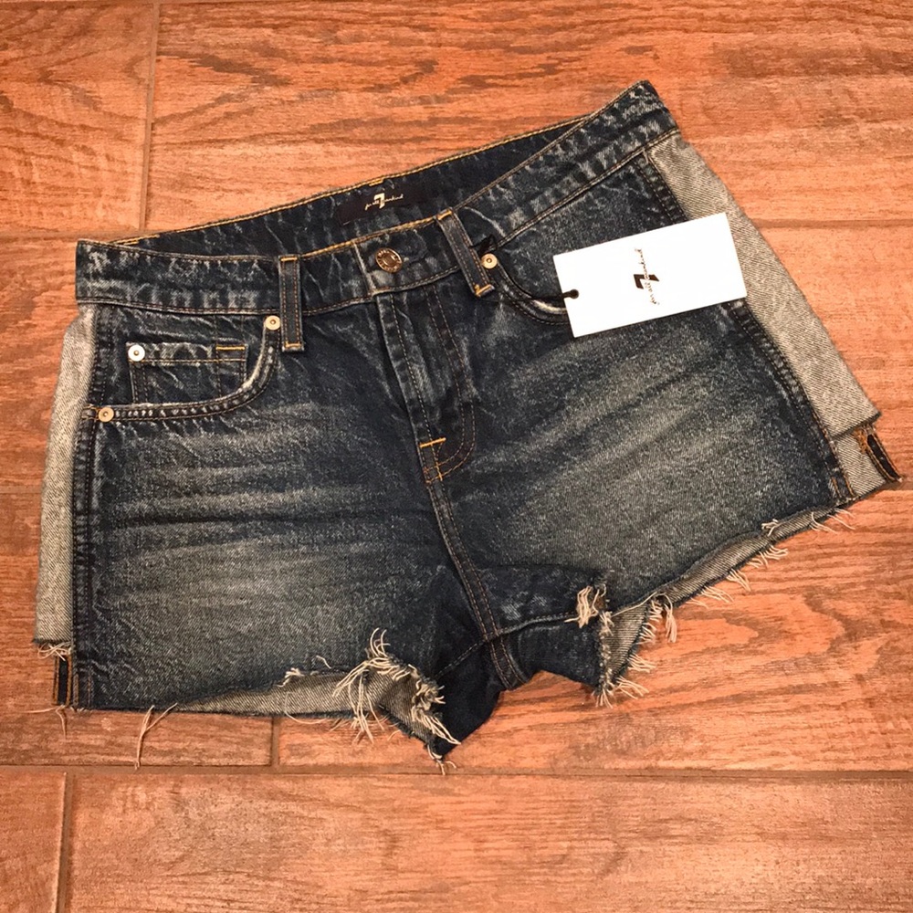 7 For All Mankind Reverse Panel Shorts - Picture 2 of 3